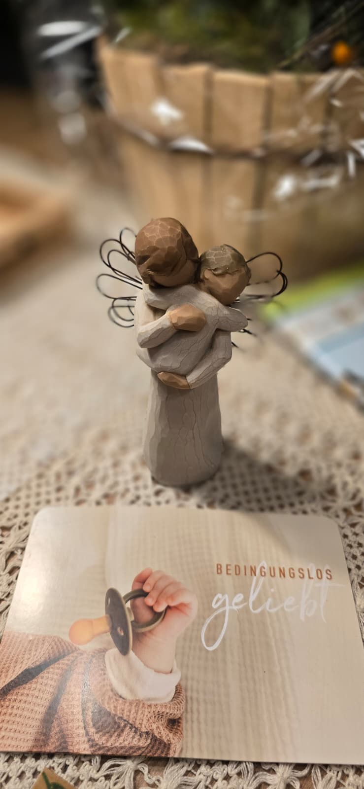 Deko-Figur mit der Aufschrift 'Bedingungslos geliebt'