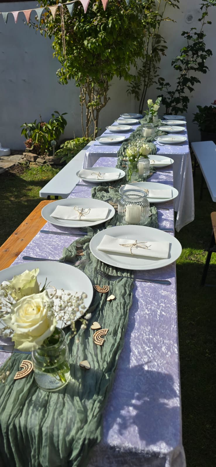 Festlich gedeckte Tafel bei einer Feier